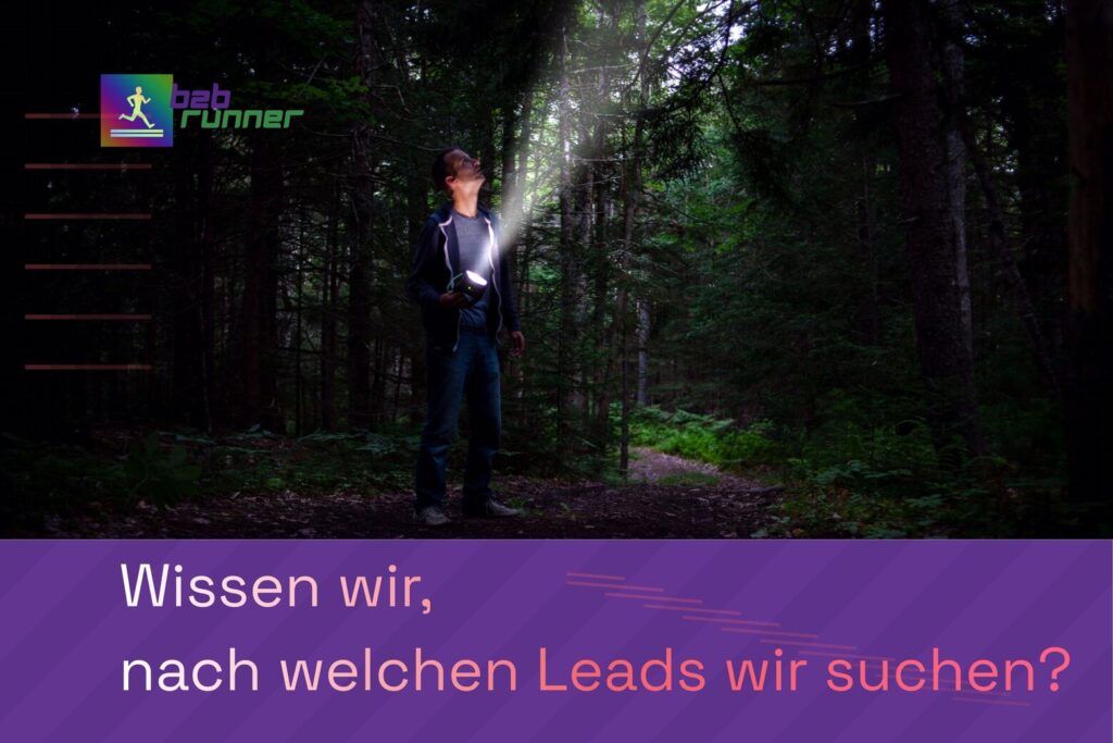 Ein Läufer im Wald, der mit der Taschenlampe die Umgebung absucht. Text: Wissen wir, nach welchen Leads wir suchen?