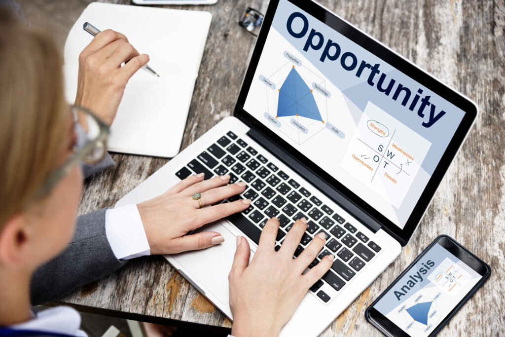 Bildschirm eines Laptops mit Sales Opportunity